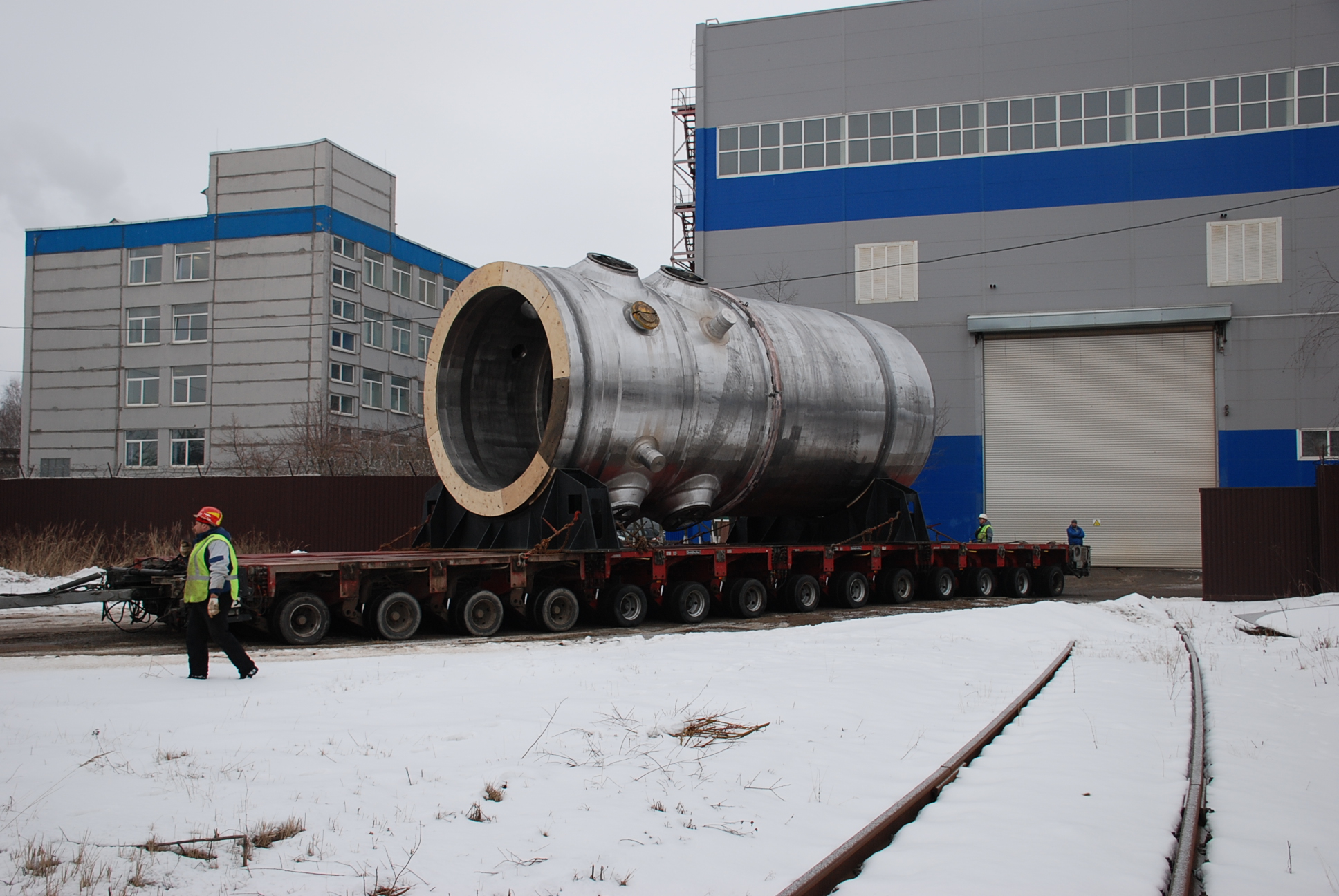 Транспортировка корпуса реактора для Ижорских Заводов